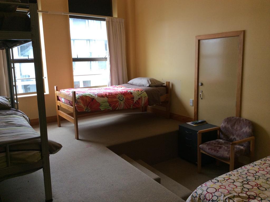 Wild Zebra Backpackers Hostel Уелингтън Екстериор снимка