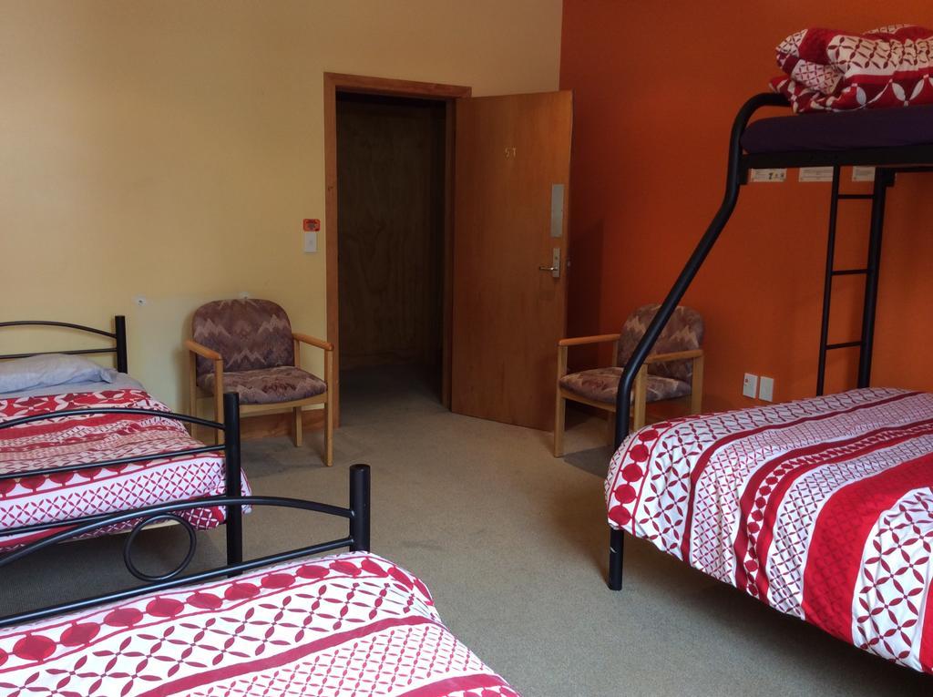 Wild Zebra Backpackers Hostel Уелингтън Екстериор снимка