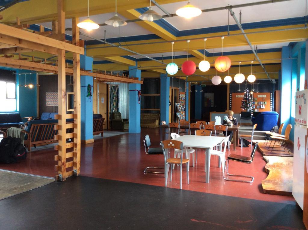 Wild Zebra Backpackers Hostel Уелингтън Екстериор снимка