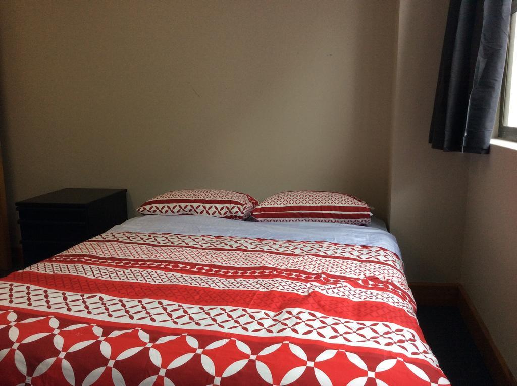 Wild Zebra Backpackers Hostel Уелингтън Стая снимка