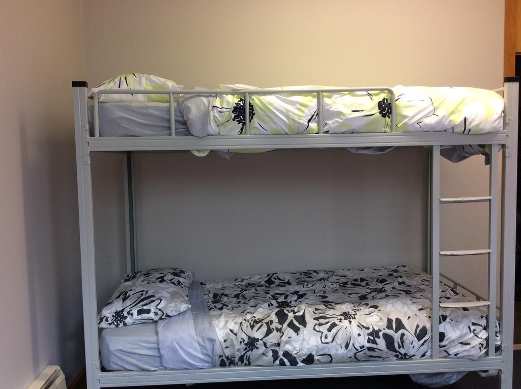 Wild Zebra Backpackers Hostel Уелингтън Екстериор снимка