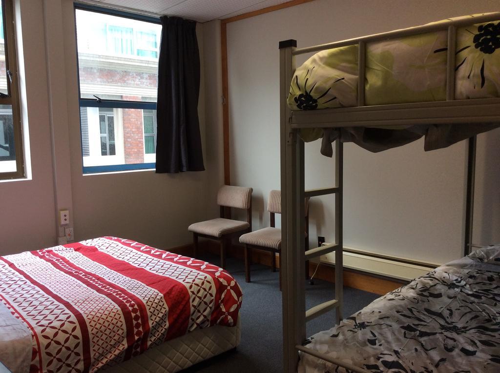 Wild Zebra Backpackers Hostel Уелингтън Екстериор снимка