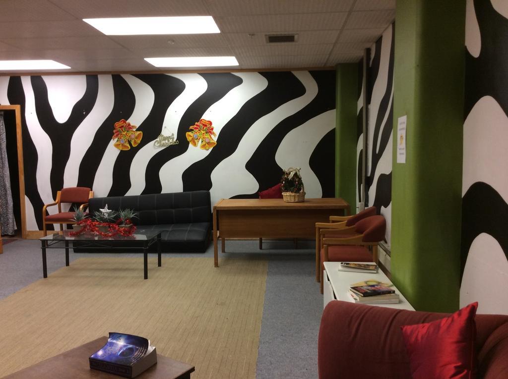 Wild Zebra Backpackers Hostel Уелингтън Екстериор снимка