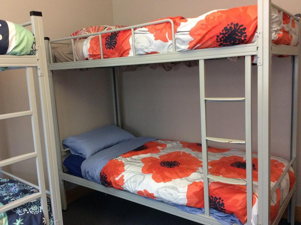 Wild Zebra Backpackers Hostel Уелингтън Екстериор снимка