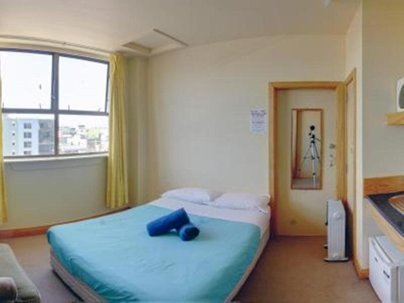 Wild Zebra Backpackers Hostel Уелингтън Екстериор снимка