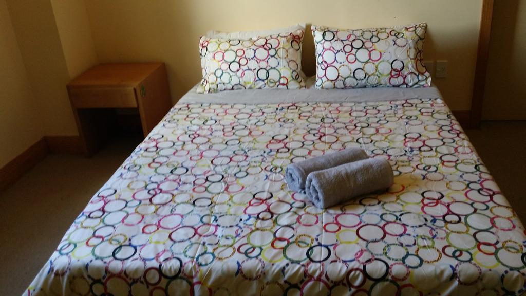 Wild Zebra Backpackers Hostel Уелингтън Стая снимка