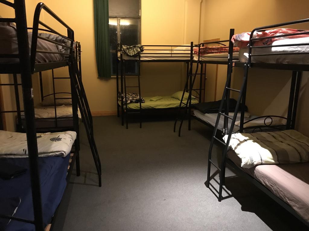 Wild Zebra Backpackers Hostel Уелингтън Екстериор снимка