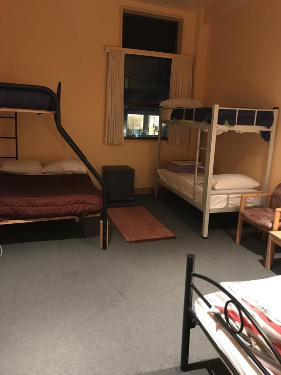 Wild Zebra Backpackers Hostel Уелингтън Екстериор снимка