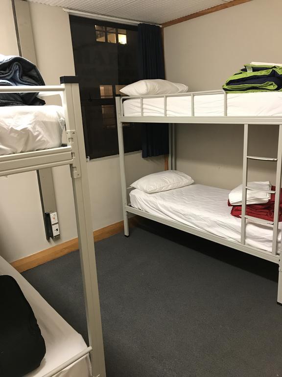 Wild Zebra Backpackers Hostel Уелингтън Екстериор снимка