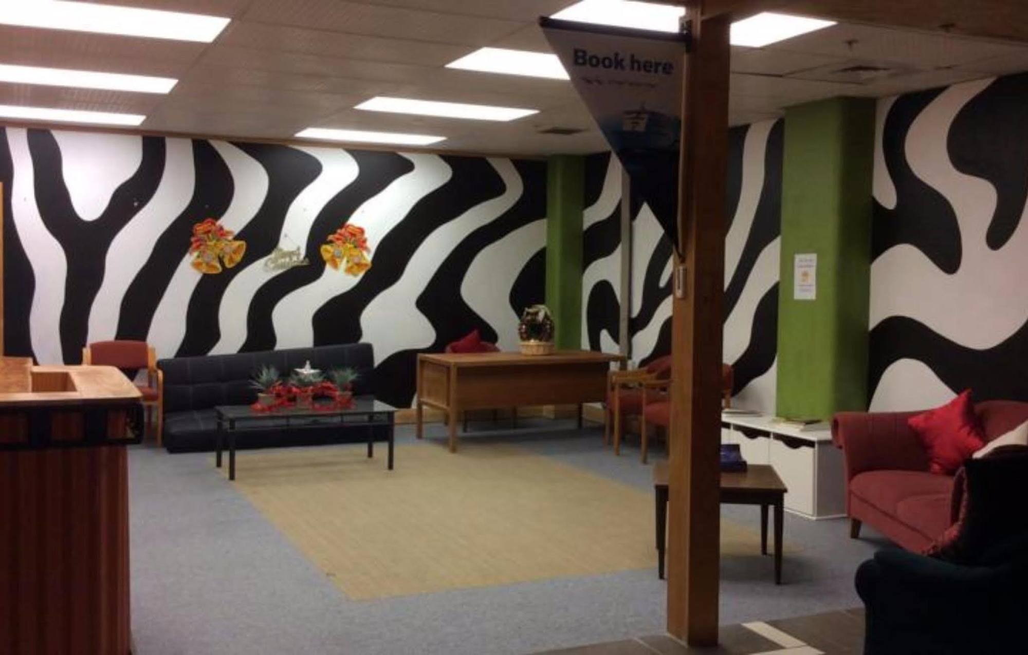 Wild Zebra Backpackers Hostel Уелингтън Екстериор снимка