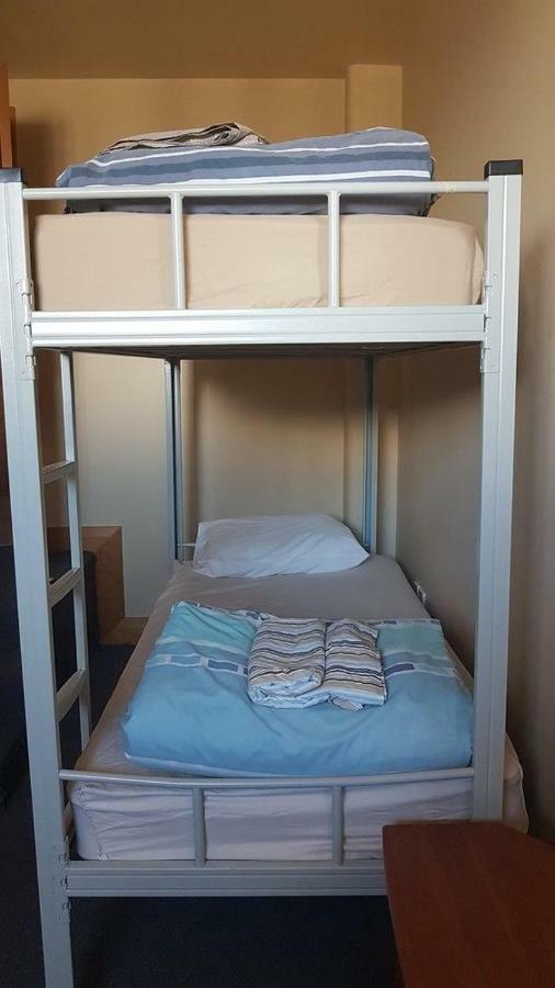 Wild Zebra Backpackers Hostel Уелингтън Екстериор снимка